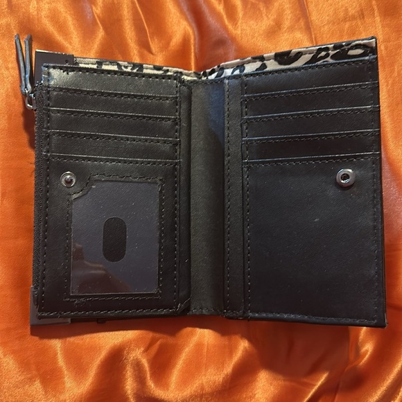 Jessica Simpson wallet - Picture 3 of 7